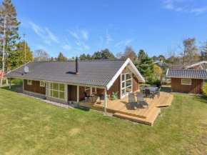 Holiday Home Wegher - 650m from the sea by Interhome, Bogø By